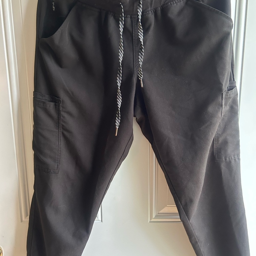 Jaanuu scrub joggers